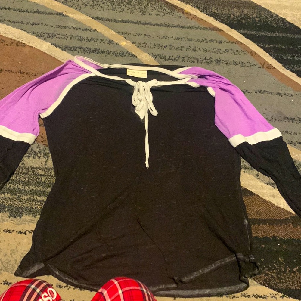 Medium Long sleeve black and violet purple shirt